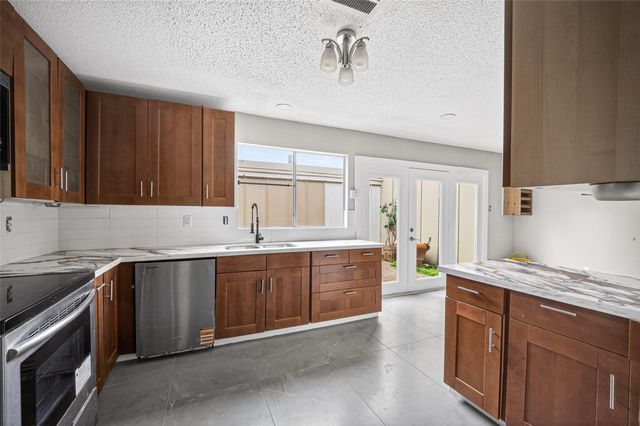 2340 Woodland Park Drive 113, Houston, TX 77077