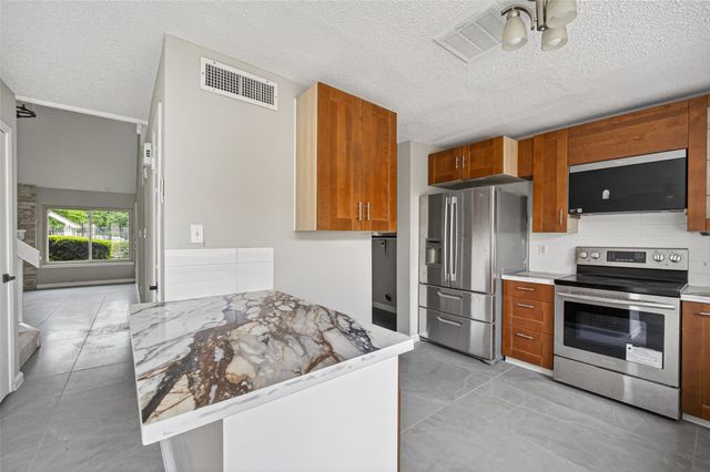 2340 Woodland Park Drive 113, Houston, TX 77077