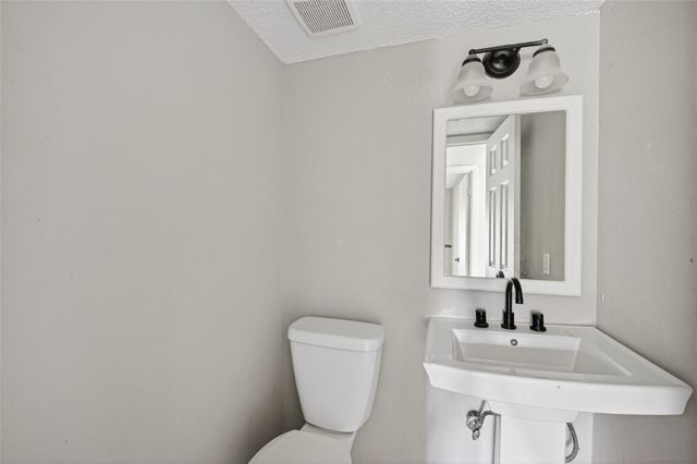 2340 Woodland Park Drive 113, Houston, TX 77077