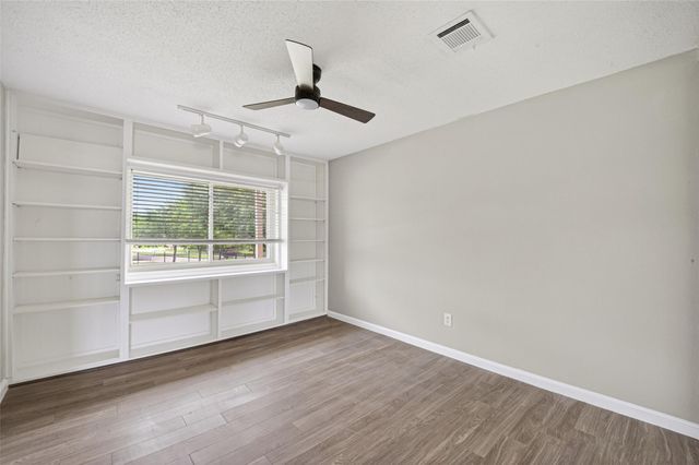 2340 Woodland Park Drive 113, Houston, TX 77077