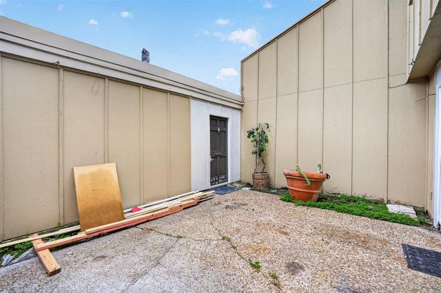 2340 Woodland Park Drive 113, Houston, TX 77077