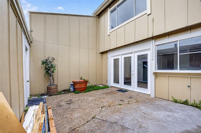 2340 Woodland Park Drive 113, Houston, TX 77077