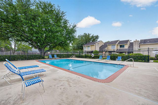 2340 Woodland Park Drive 113, Houston, TX 77077