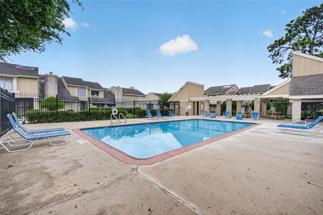 2340 Woodland Park Drive 113, Houston, TX 77077