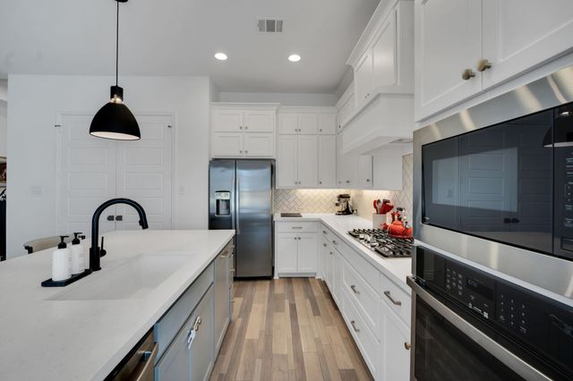 2221 Meridian Place, Midlothian, TX 76065