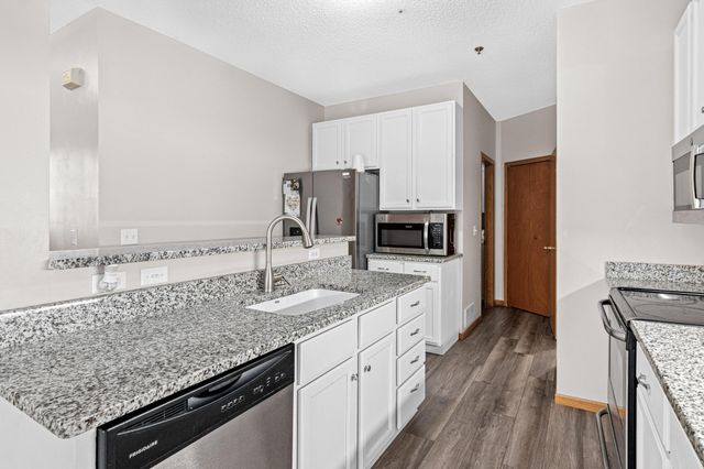 17980 Cobblestone Way, Eden Prairie, MN 55347
