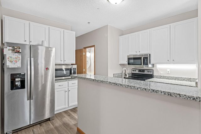17980 Cobblestone Way, Eden Prairie, MN 55347