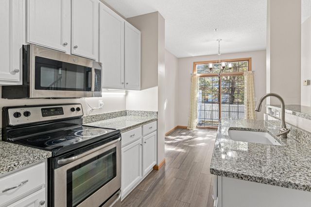 17980 Cobblestone Way, Eden Prairie, MN 55347