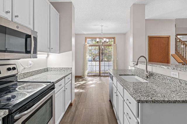 17980 Cobblestone Way, Eden Prairie, MN 55347