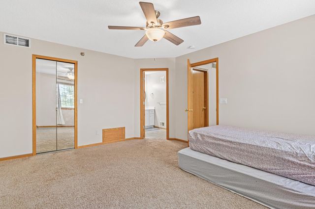 17980 Cobblestone Way, Eden Prairie, MN 55347