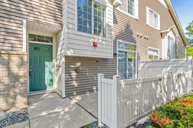 17980 Cobblestone Way, Eden Prairie, MN 55347