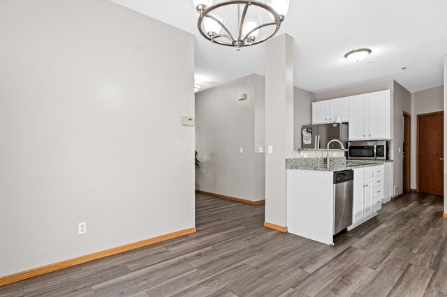 17980 Cobblestone Way, Eden Prairie, MN 55347