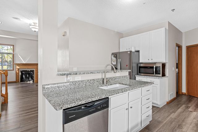 17980 Cobblestone Way, Eden Prairie, MN 55347