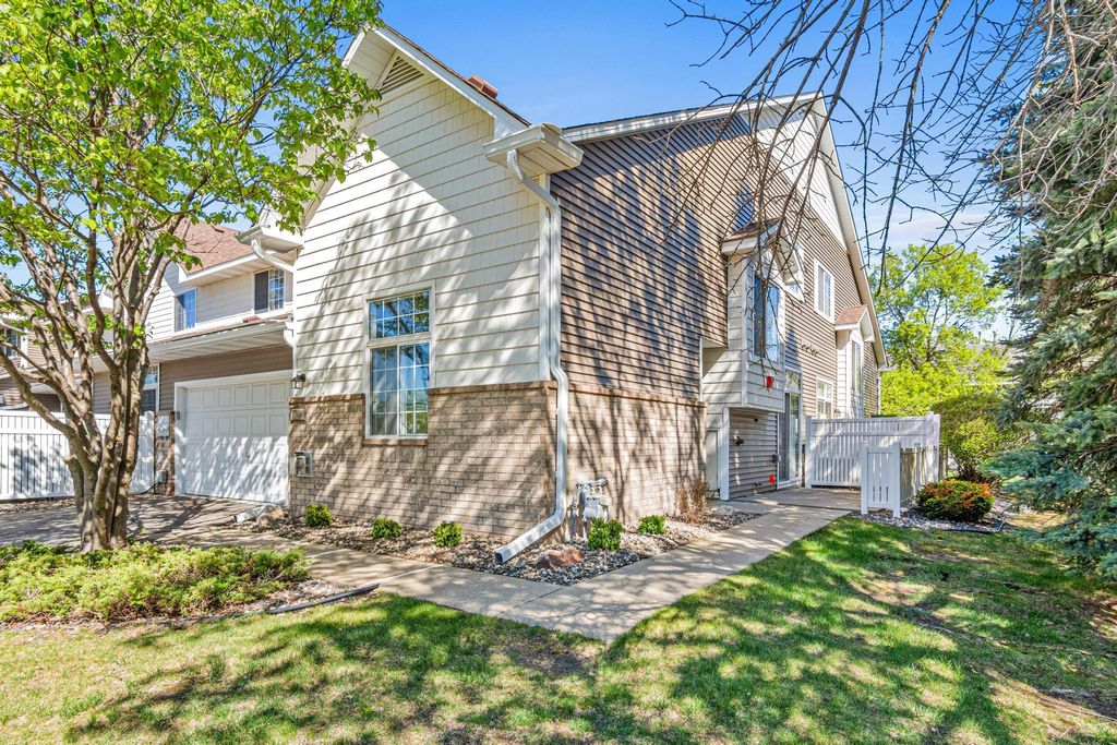 17980 Cobblestone Way, Eden Prairie, MN 55347 — photo 2