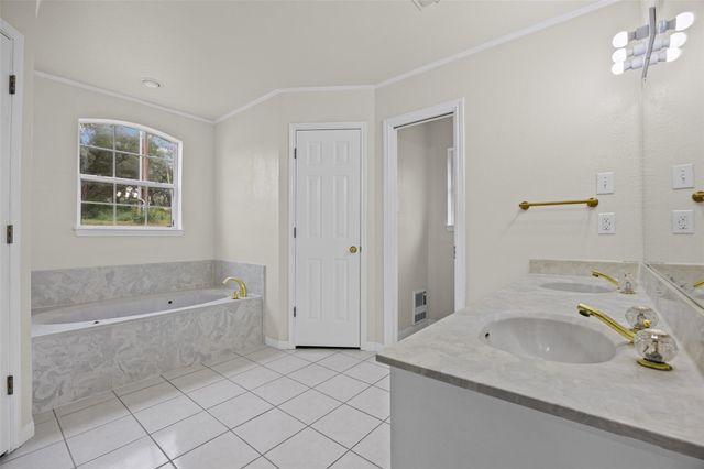 4205 Park DR, Lago Vista, TX 78645