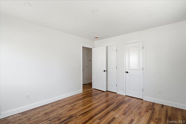 25 Lois Lane, Farmingdale, NY 11735