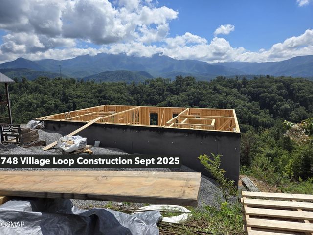 748 Village Loop Road, Gatlinburg, TN 37738