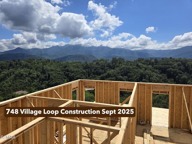 748 Village Loop Road, Gatlinburg, TN 37738