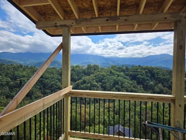 748 Village Loop Road, Gatlinburg, TN 37738