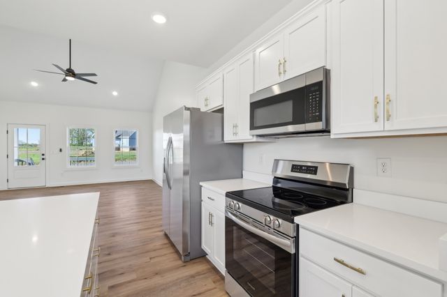 80 Amos Circle, Lafayette, TN 37083