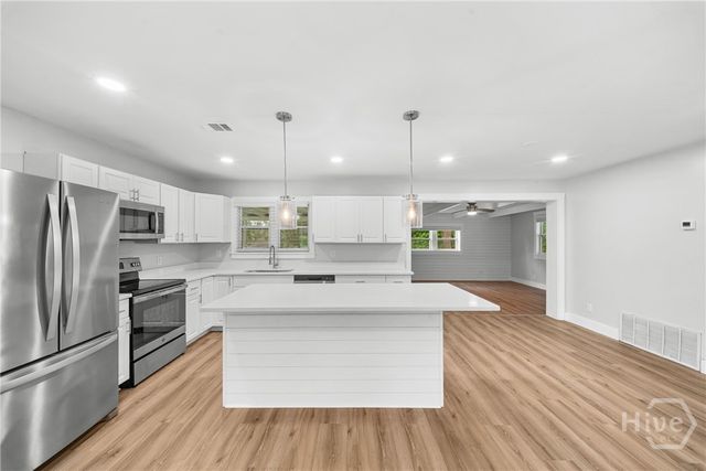 607 Dyches Drive, Savannah, GA 31406