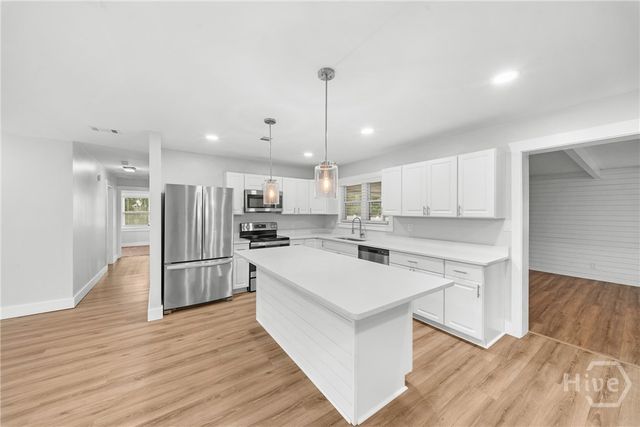 607 Dyches Drive, Savannah, GA 31406