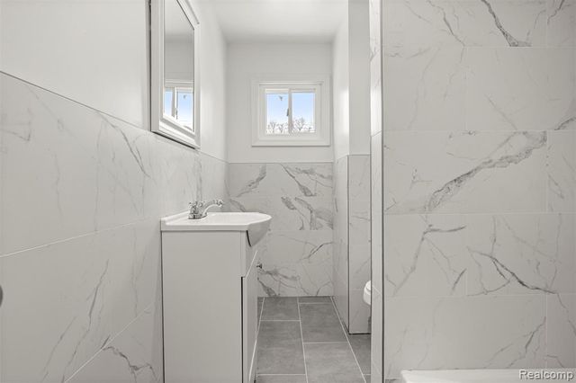 6071 Dexter Street, Romulus, MI 48174