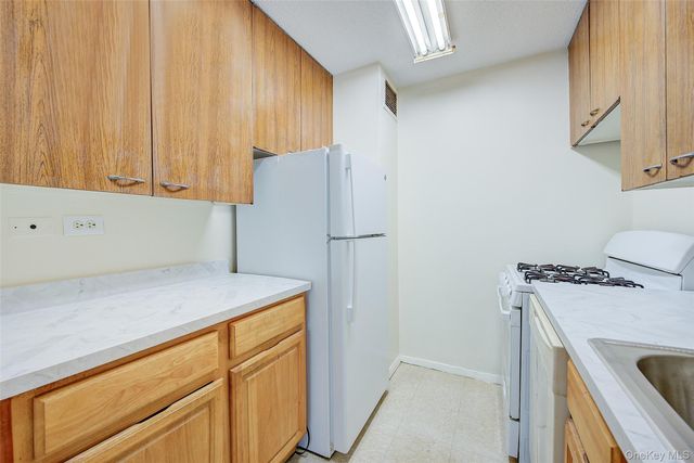 41-40 Union Street 11F, Flushing, NY 11355