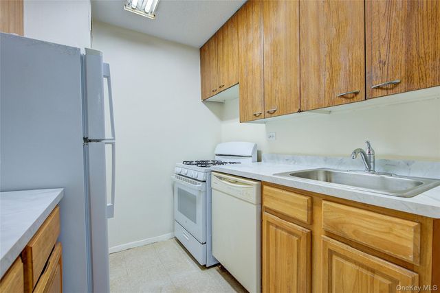 41-40 Union Street 11F, Flushing, NY 11355