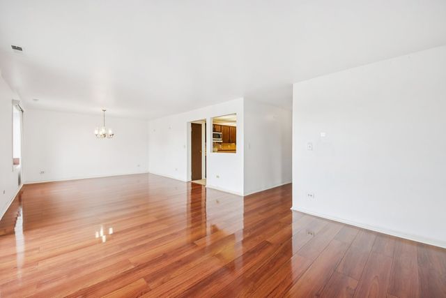 1727 W CRYSTAL Lane 311, Mount Prospect, IL 60056