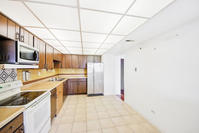 1727 W CRYSTAL Lane 311, Mount Prospect, IL 60056