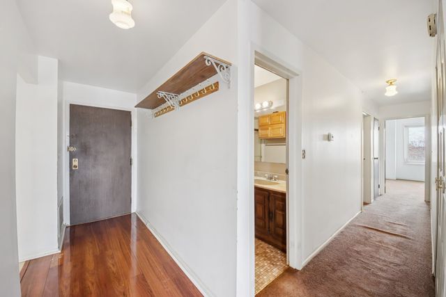 1727 W CRYSTAL Lane 311, Mount Prospect, IL 60056