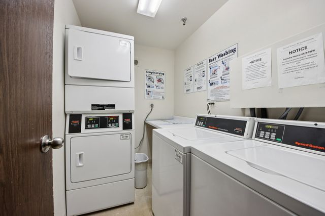 1727 W CRYSTAL Lane 311, Mount Prospect, IL 60056