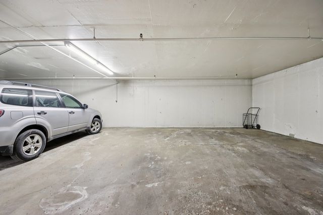 1727 W CRYSTAL Lane 311, Mount Prospect, IL 60056