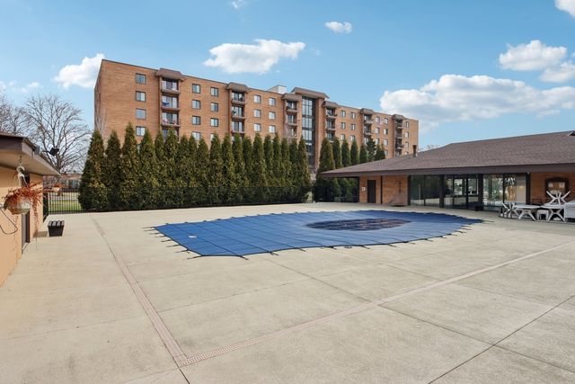 1727 W CRYSTAL Lane 311, Mount Prospect, IL 60056