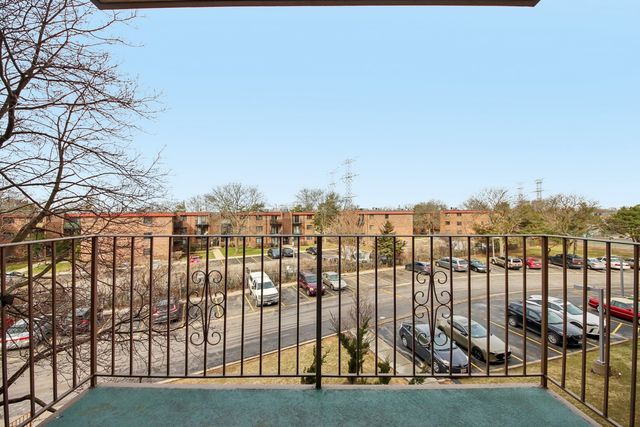 1727 W CRYSTAL Lane 311, Mount Prospect, IL 60056