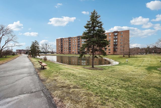 1727 W CRYSTAL Lane 311, Mount Prospect, IL 60056