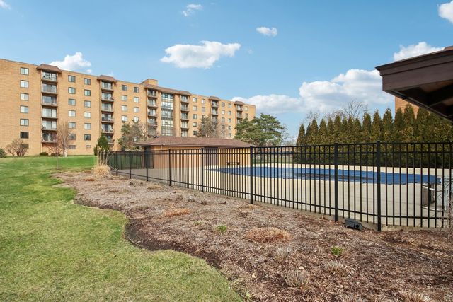 1727 W CRYSTAL Lane 311, Mount Prospect, IL 60056