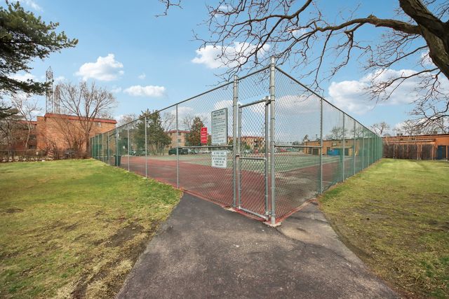 1727 W CRYSTAL Lane 311, Mount Prospect, IL 60056