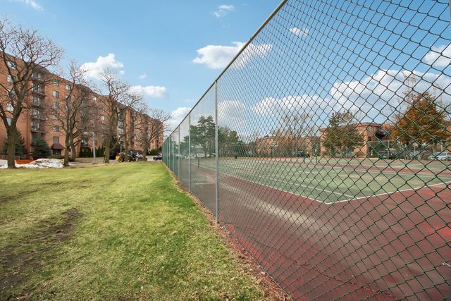 1727 W CRYSTAL Lane 311, Mount Prospect, IL 60056