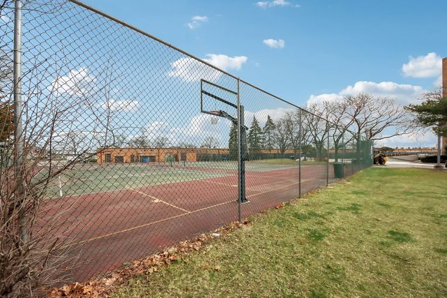 1727 W CRYSTAL Lane 311, Mount Prospect, IL 60056