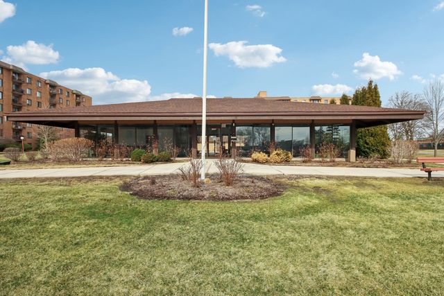 1727 W CRYSTAL Lane 311, Mount Prospect, IL 60056