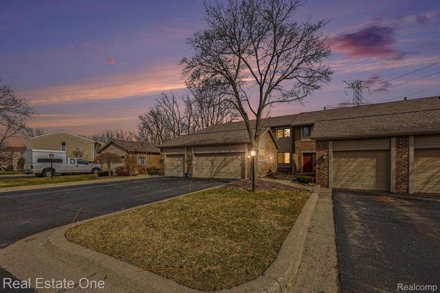 6892 Northcrest Way E, Independence Charter Township, MI 48346