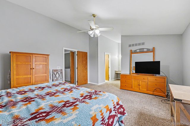 6892 Northcrest Way E, Independence Charter Township, MI 48346