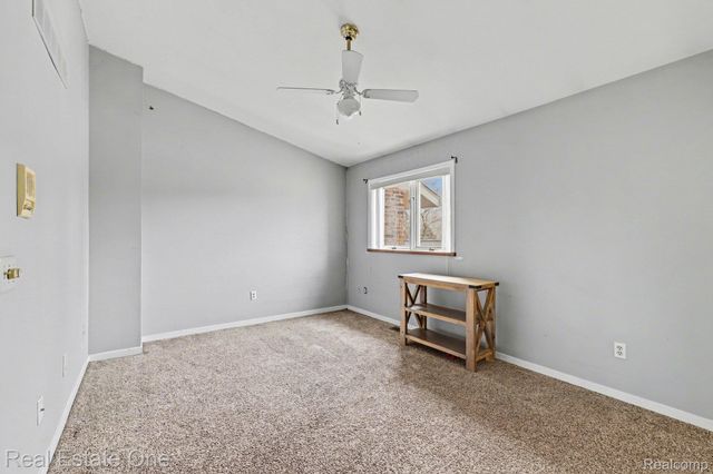 6892 Northcrest Way E, Independence Charter Township, MI 48346