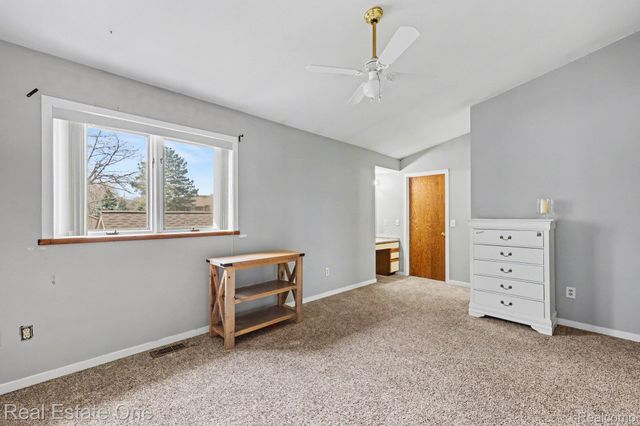 6892 Northcrest Way E, Independence Charter Township, MI 48346