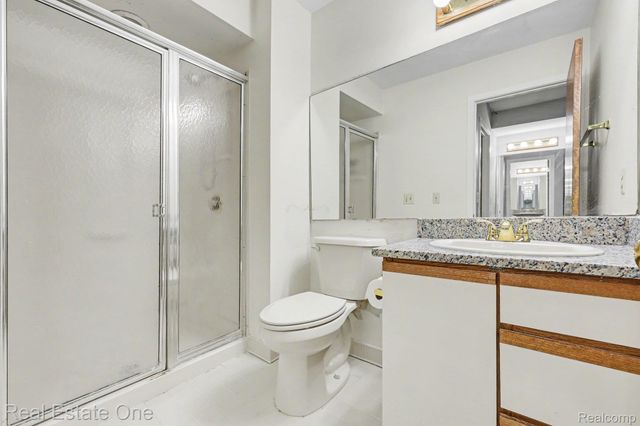 6892 Northcrest Way E, Independence Charter Township, MI 48346