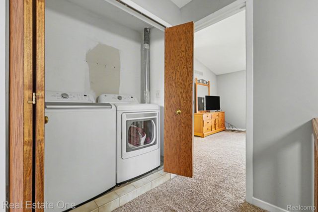 6892 Northcrest Way E, Independence Charter Township, MI 48346