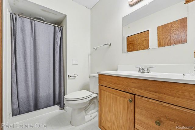 6892 Northcrest Way E, Independence Charter Township, MI 48346