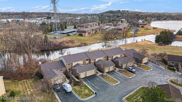 6892 Northcrest Way E, Independence Charter Township, MI 48346